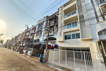 4 Bedroom Townhouse for sale in Lat Phrao, Bangkok