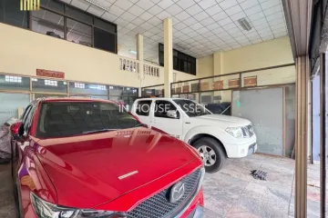 6 Bedroom House for sale in Huai Khwang, Bangkok