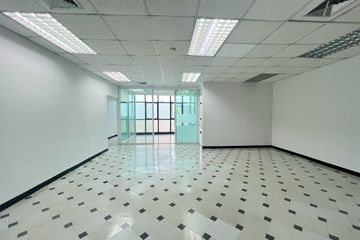 Office for rent in Bang Kapi, Bangkok near MRT Pradit Manutham
