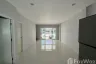 3 Bedroom Townhouse for rent in CHER Watcharapol, O Ngoen, Bangkok