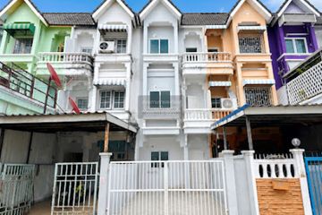 3 Bedroom Townhouse for sale in Lat Phrao, Bangkok