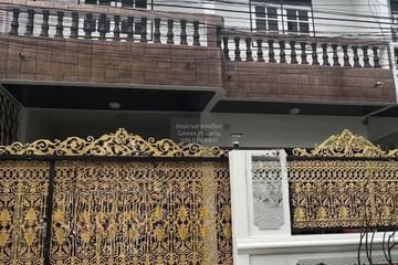 3 Bedroom Townhouse for sale in Khlong Chak Phra, Bangkok