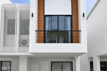 3 Bedroom Townhouse for rent in Garden Place Village, Thep Krasatti, Phuket
