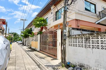 5 Bedroom House for sale in Bang Chak, Bangkok