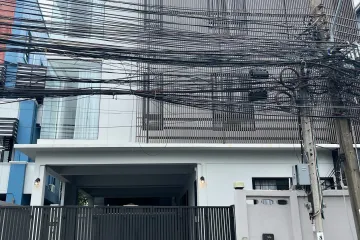 5 Bedroom House for rent in Sam Sen Nok, Bangkok