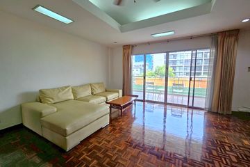 3 Bedroom Condo for rent in Khlong Tan Nuea, Bangkok near BTS Ekkamai