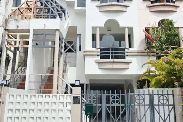 4 Bedroom Townhouse for sale in Thung Khru, Bangkok