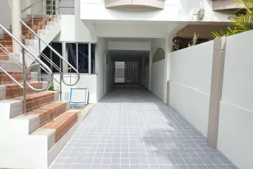 4 Bedroom Townhouse for sale in Thung Khru, Bangkok