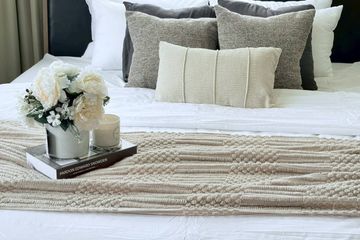 6 Bedroom House for rent in Huai Khwang, Bangkok