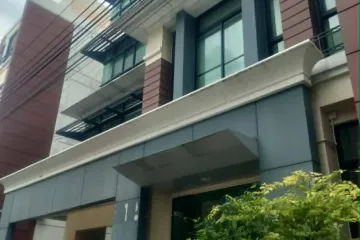 6 Bedroom Office for rent in Lat Phrao, Bangkok
