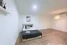 6 Bedroom House for rent in Huai Khwang, Bangkok
