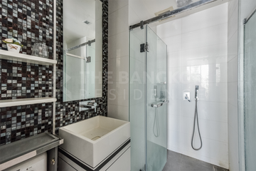 1 Bedroom Condo for sale in The Room Sathorn - TanonPun, Silom, Bangkok near BTS Surasak