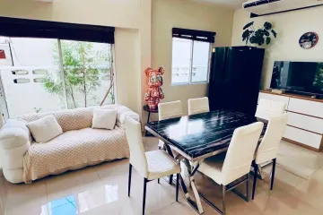 5 Bedroom House for rent in Khlong Tan Nuea, Bangkok