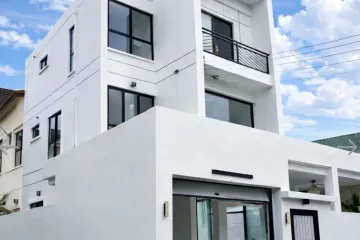 5 Bedroom Townhouse for Sale or Rent in Phlapphla, Bangkok