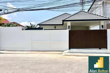 3 Bedroom House for sale in Na Kluea, Chonburi