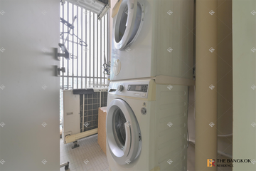 2 Bedroom Condo for rent in The Room Sukhumvit 21, Khlong Toei Nuea, Bangkok near MRT Sukhumvit