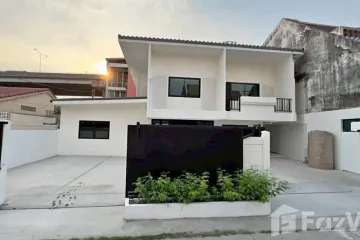 3 Bedroom House for rent in Huai Khwang, Bangkok