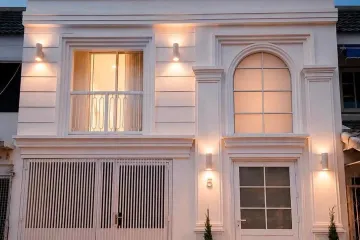 4 Bedroom Townhouse for sale in Bang Chak, Bangkok near BTS Punnawithi