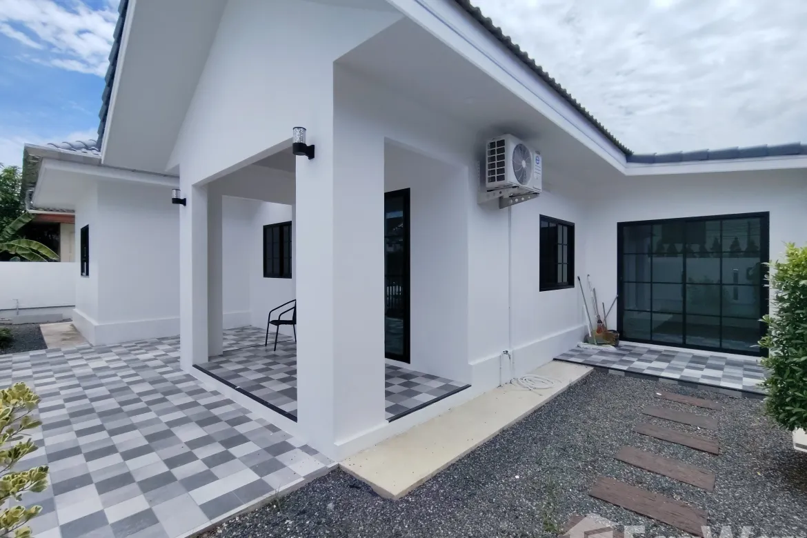 Single-Storey House With Garden Near To BCIS School