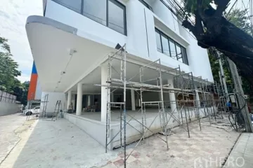 Commercial for rent in Khlong Tan Nuea, Bangkok