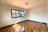 9 Bedroom Townhouse for rent in Lak Song, Bangkok