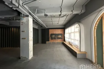 Commercial for rent in Khlong Tan Nuea, Bangkok