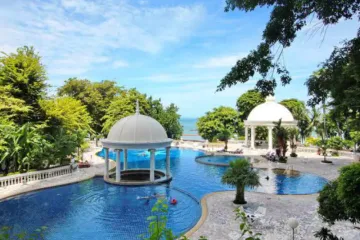 2 Bedroom Condo for sale in Na Kluea, Chonburi