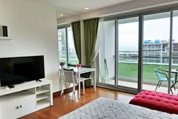 1 Bedroom Condo for sale in Na Kluea, Chonburi