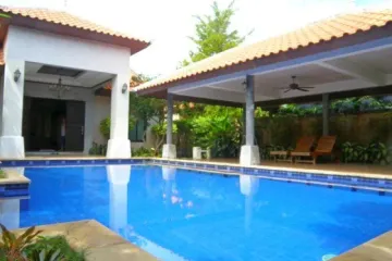 3 Bedroom House for rent in Na Kluea, Chonburi