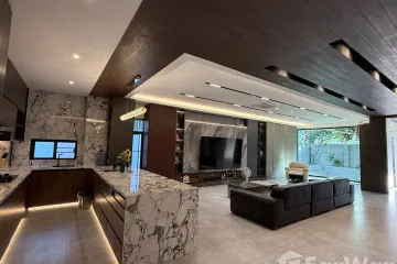 5 Bedroom House for Sale or Rent in Sam Sen Nok, Bangkok near MRT Phawana