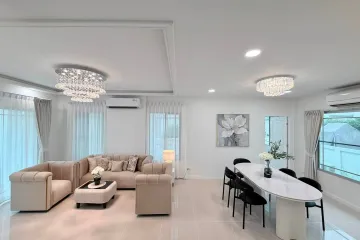 4 Bedroom House for rent in Mantana Onnut-Wongwaen, Dokmai, Bangkok near Airport Rail Link Ban Thap Chang