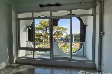 3 Bedroom Commercial for rent in Chatuchak, Bangkok near MRT Chatuchak Park