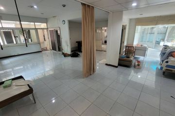 3 Bedroom House for rent in Khlong Tan Nuea, Bangkok
