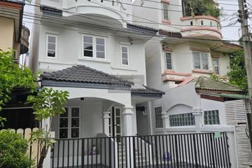 4 Bedroom Townhouse for sale in Don Mueang, Bangkok