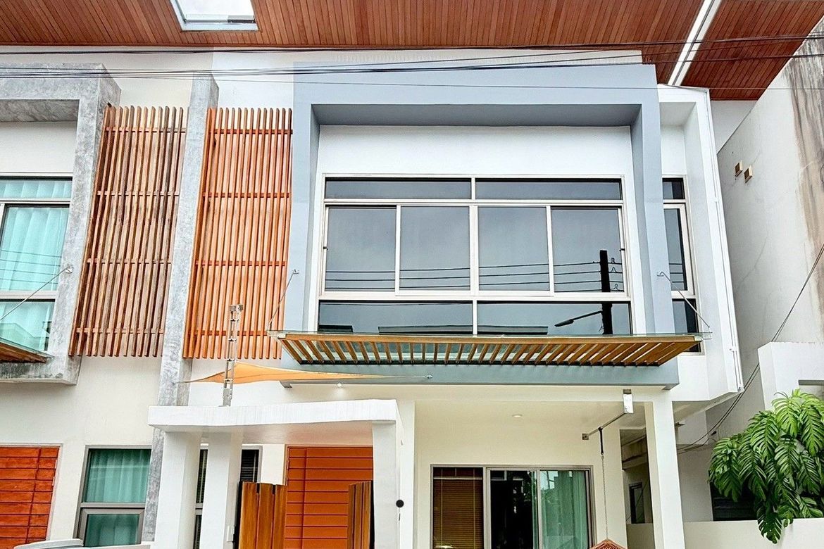 2 Bedroom Cozy Tropical Living at Eva town