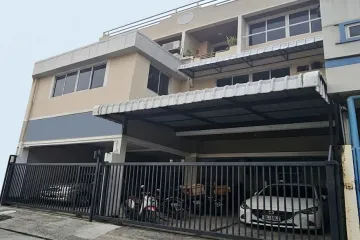 6 Bedroom Townhouse for sale in Bang Na, Bangkok