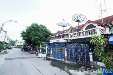 3 Bedroom Townhouse for sale in Samrong Nuea, Samut Prakan near BTS Samrong
