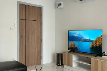 1 Bedroom Condo for rent in The Midst Condo, Chan Kasem, Bangkok near MRT Chankasem