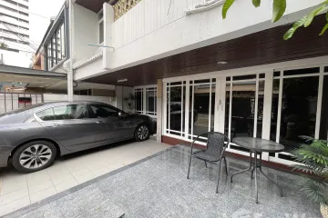 4 Bedroom Townhouse for rent in Khlong Tan Nuea, Bangkok