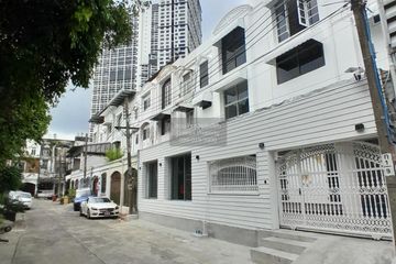 8 Bedroom Townhouse for sale in Huai Khwang, Bangkok