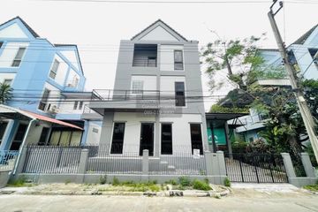 3 Bedroom Townhouse for sale in Dokmai, Bangkok
