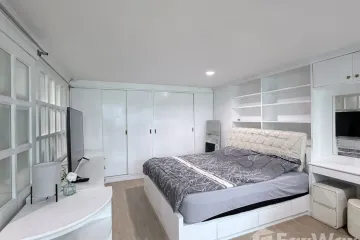 2 Bedroom Condo for rent in Diamond Tower, Silom, Bangkok near BTS Chong Nonsi