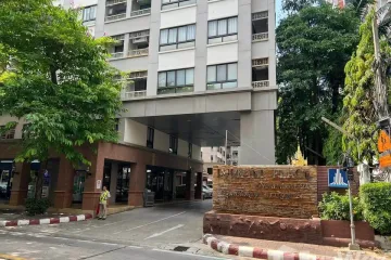 1 Bedroom Condo for sale in Lumpini Place Narathiwas 24, Chong Nonsi, Bangkok near BTS Saphan Taksin