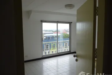 1 Bedroom Condo for sale in Thana Place, Lat Phrao, Bangkok