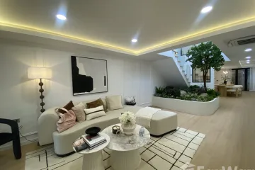 3 Bedroom Townhouse for sale in Khlongtan Nivet, Khlong Tan Nuea, Bangkok near Airport Rail Link Ramkhamhaeng