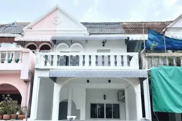 3 Bedroom Townhouse for rent in Bang Chak, Bangkok