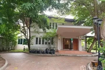 2 Bedroom House for rent in Khlong Tan Nuea, Bangkok
