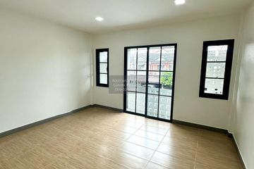2 Bedroom Townhouse for sale in Bang Chan, Bangkok