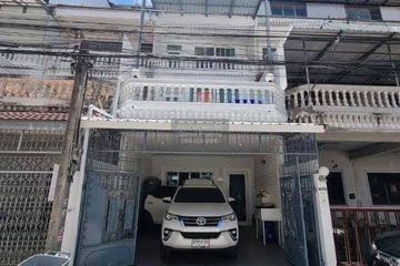4 Bedroom Townhouse for rent in Sam Sen Nok, Bangkok