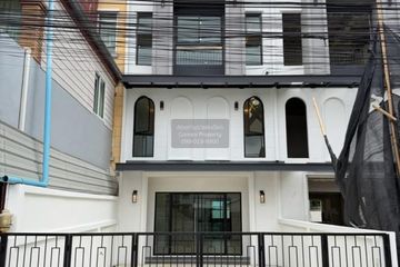 4 Bedroom Townhouse for sale in Phlapphla, Bangkok near MRT Mahatthai